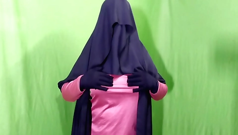 Indian woman is naked and horny as she is giving sex