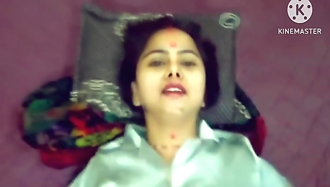 Brunette babe gives a good blowjob and fucks on the sofa