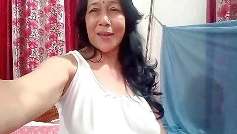 Sexy indian milf gets her ass broken while in the boss' house