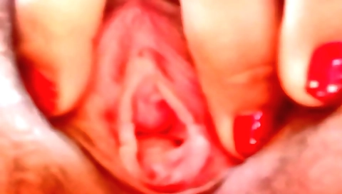 Indian amateur woman rubs pussy in amateur solo video