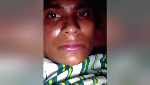 Indian chubby woman fucks herself in a masturbation video