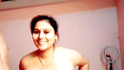 Hot amateur brunette and her boyfriend are in their hotel room