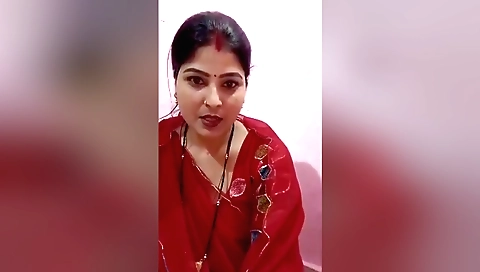 Indian blonde shows off all sexy things at her house