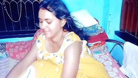 Indian girl in homemade solo video with tits and boobs