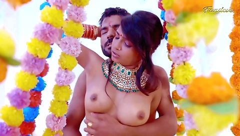 Indian bhabhi babe is getting a blowjob from a cock