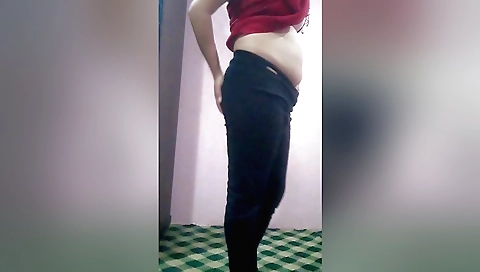 Indian woman shows how to lick her cunt in amateur