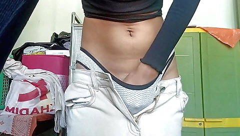 Indian woman shows her tits and twat in amateur solo video