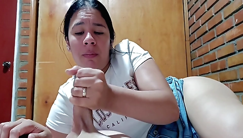 Hot amateur handjob video with a beautiful indian girl