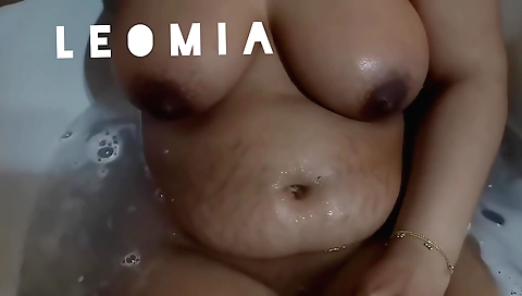 Amateur hottie with a round ass is getting a handjob