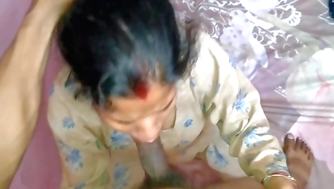 Amateur brunette girl gets creampie after her boyfriend