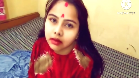 Amateur brunette enjoys playing with her shaved pussy