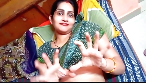 Indian chick fucks on bed in a hot homemade pov video