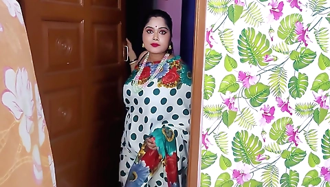 Indian pornstar video with a big ass and a chubby stepbrother