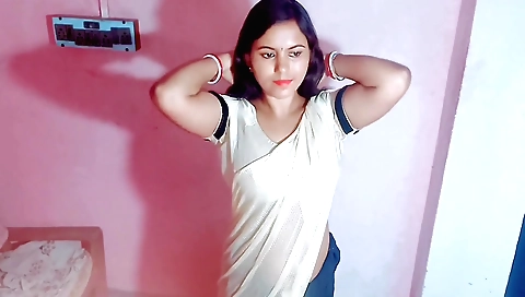 My housewife shows me her big tits and ass in hot solo video