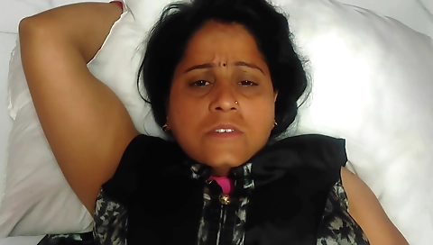 Indian hairy girl gets a hard look on her hairy pussy