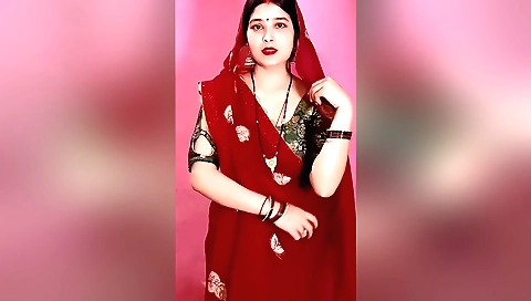 Indian girl with big ass is fingered by the camera