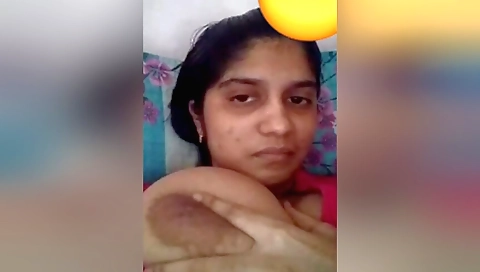 Indian amateur girl is wearing her big boobs in a solo video