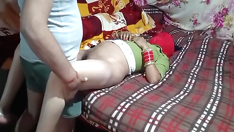 Busty indian babe enjoys hot sex in homemade video