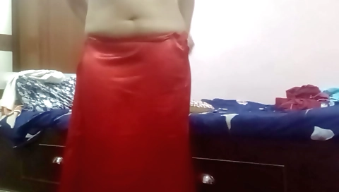 Sexy indian chick fucks herself in amateur solo video