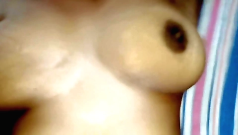 Indian teen fucks herself in homemade solo porn video