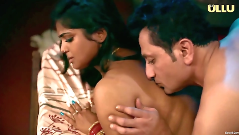 A big booty brunette babe is on her laptop and shows her body