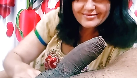 Mature brunette gets to the end of a sexy sex session