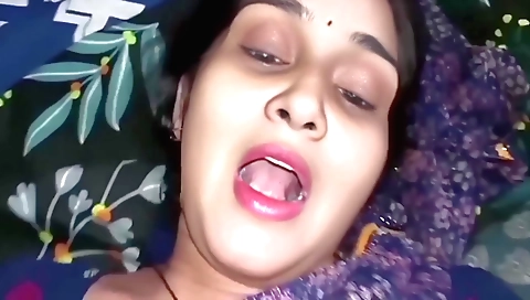 Indian woman with small tummy is fucked in her mouth