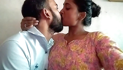 Brunette amateur gets her pussy fucked and her lips kissed