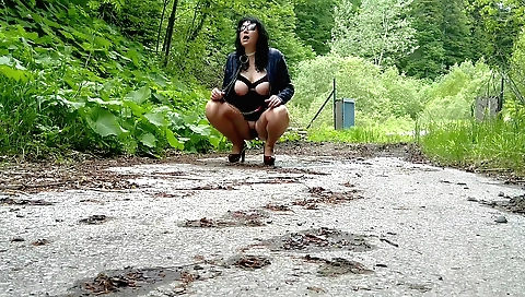 Indian beauty enjoying outdoors and getting fucked