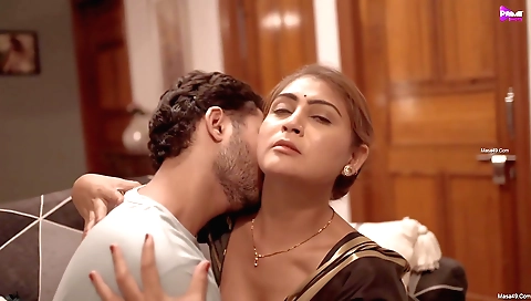 Horny lady with a chupacabra gets her pussy licked