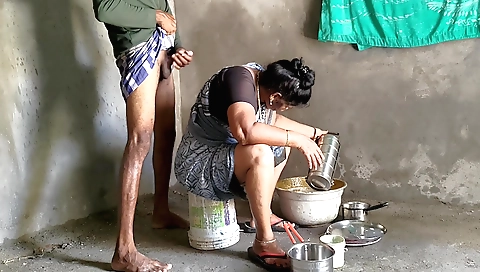 Indian stepmom makes her stepson cum after a hairy play