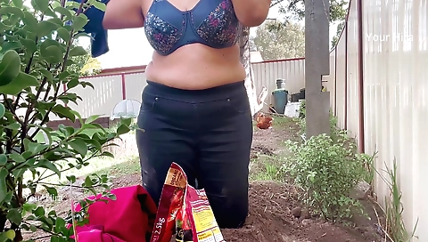 Naughty Hot Indian Aunty Showing Deep Cleavage In The Outdoor Garden