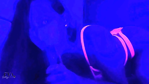 Indian babe plays with her hair in a hot and dirty video