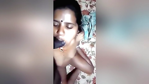 Indian girl giving blowjob and getting her pussy fucked