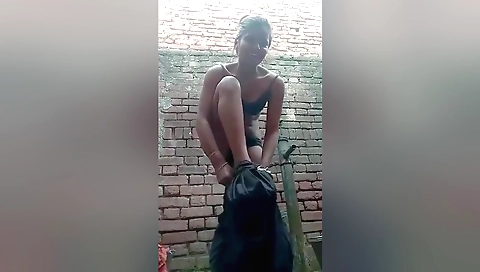 I'm going out in the bath to show my body to the world