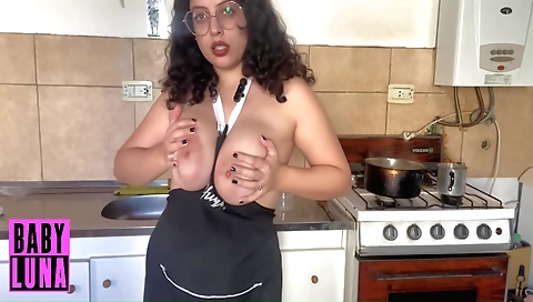 Cooky 3d solo vid with a brunette who likes to cook