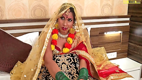 Indian slut takes off her lingerie and shows her tits