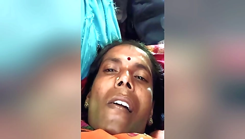 Amateur bhabhi has a pretty ass and very hairy body