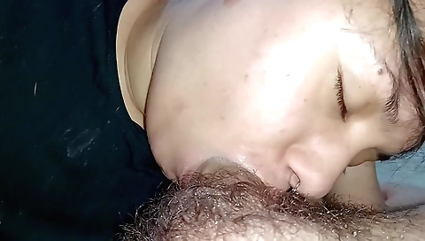 Indian babe with a hot face and deepthroat blowjob