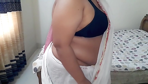 Indian amateur couple with a big butt doing a big blowjob
