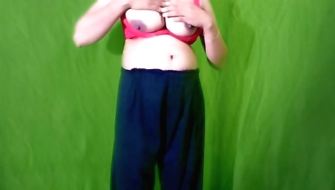 Indian slut in a sexy outfit shows her ass on camera