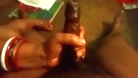 Girl with a sexy face gets her cunt fucked in this homemade video