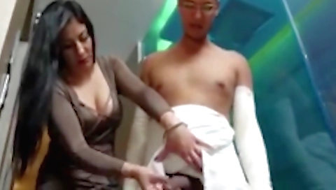 Beta Ka Haath Toota Maa Ne Lund Pakad Ke Karaya Susu