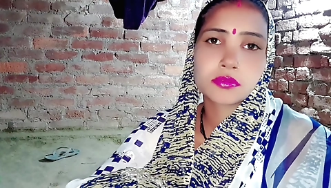 Indian brunette fucks in the missionary position in hd