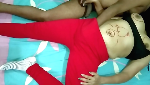 Indian babe with a big ass and big boobs in a webcam vid