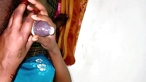 Indian babe shows off her face and body in hd video