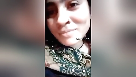 Big boobed webcam amateur teen is showing off her body