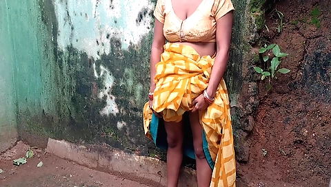 Indian girl with a big ass is getting fucked in the bed