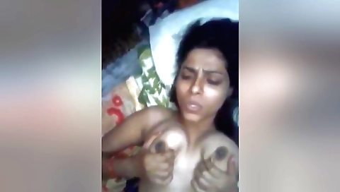 Bhabhi masturbates on the webcam while getting fucked