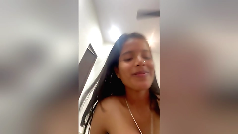 Indian brunette shows off her body in a hardcore video